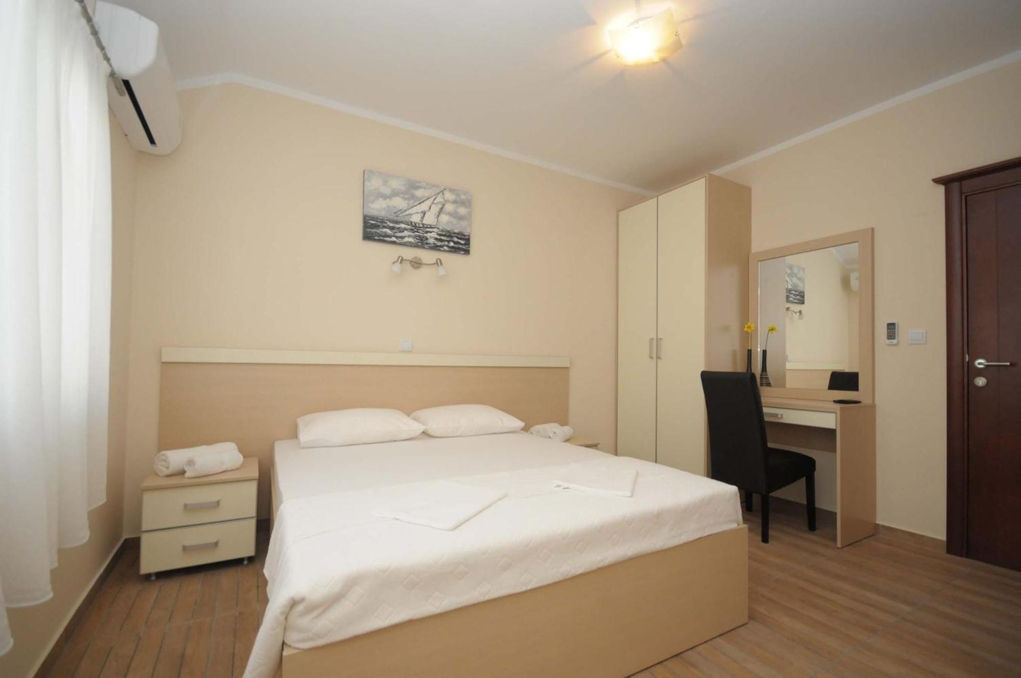 Apartments Royal Будва Стая снимка